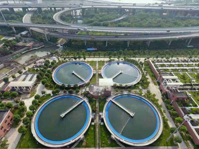  污水处理厂一年处理污水量大概在多少吨（污水处理厂一天处理多少吨污水）